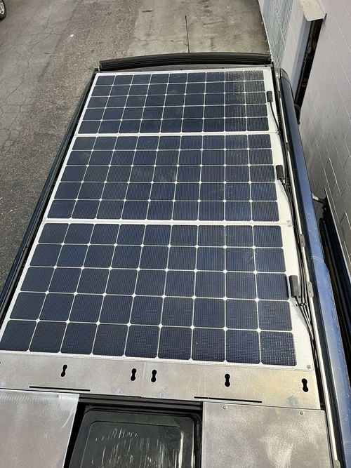 Ứng dụng tấm pin mặt trời trên mái nhà RV